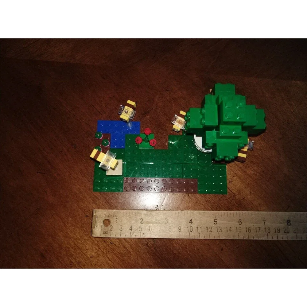 LEGO 21241 Minecraft The Bee Cottage : Tree Area with Bees ONLY